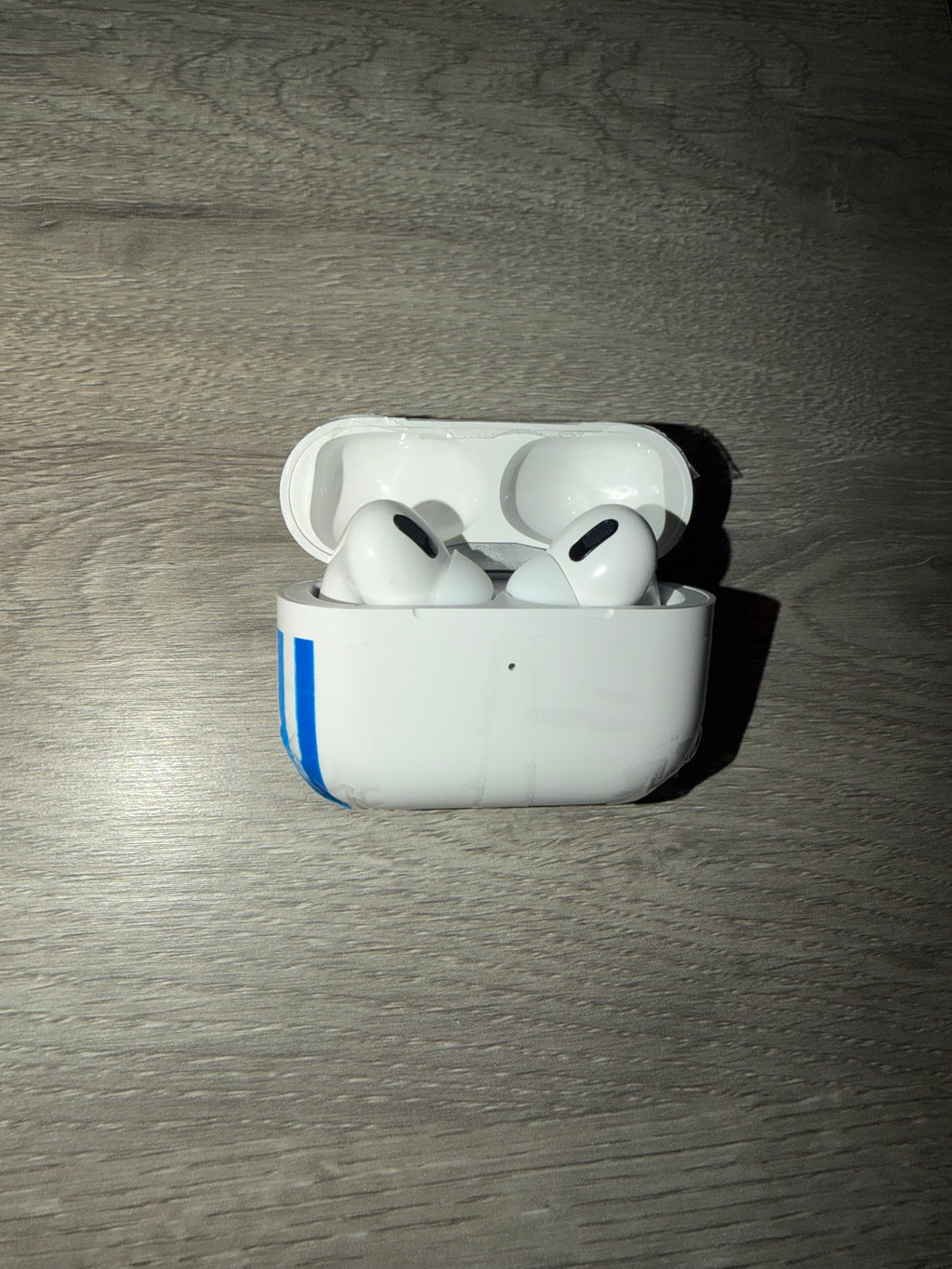 Earbuds – White Pro Case